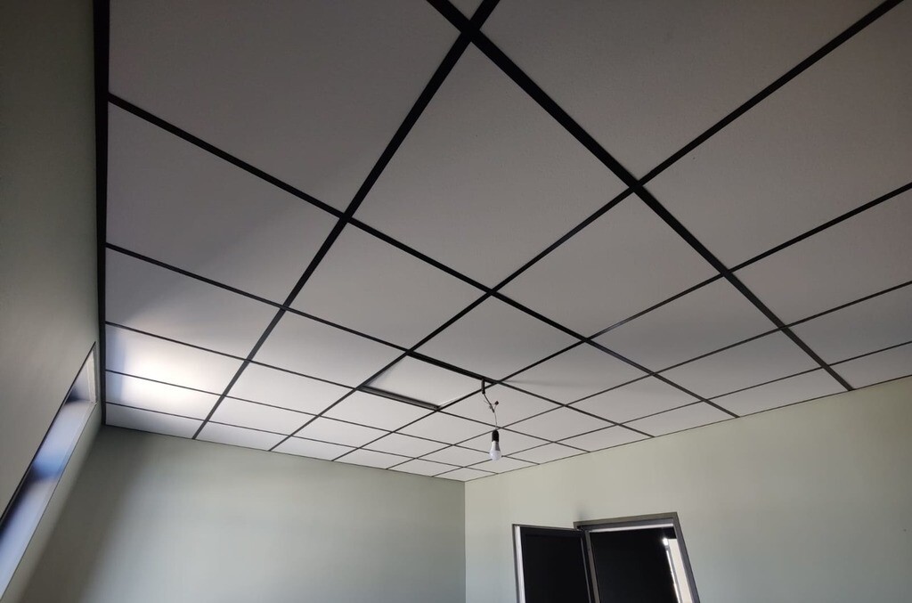 Монтаж потолка "Armstrong" в офисных помещениях