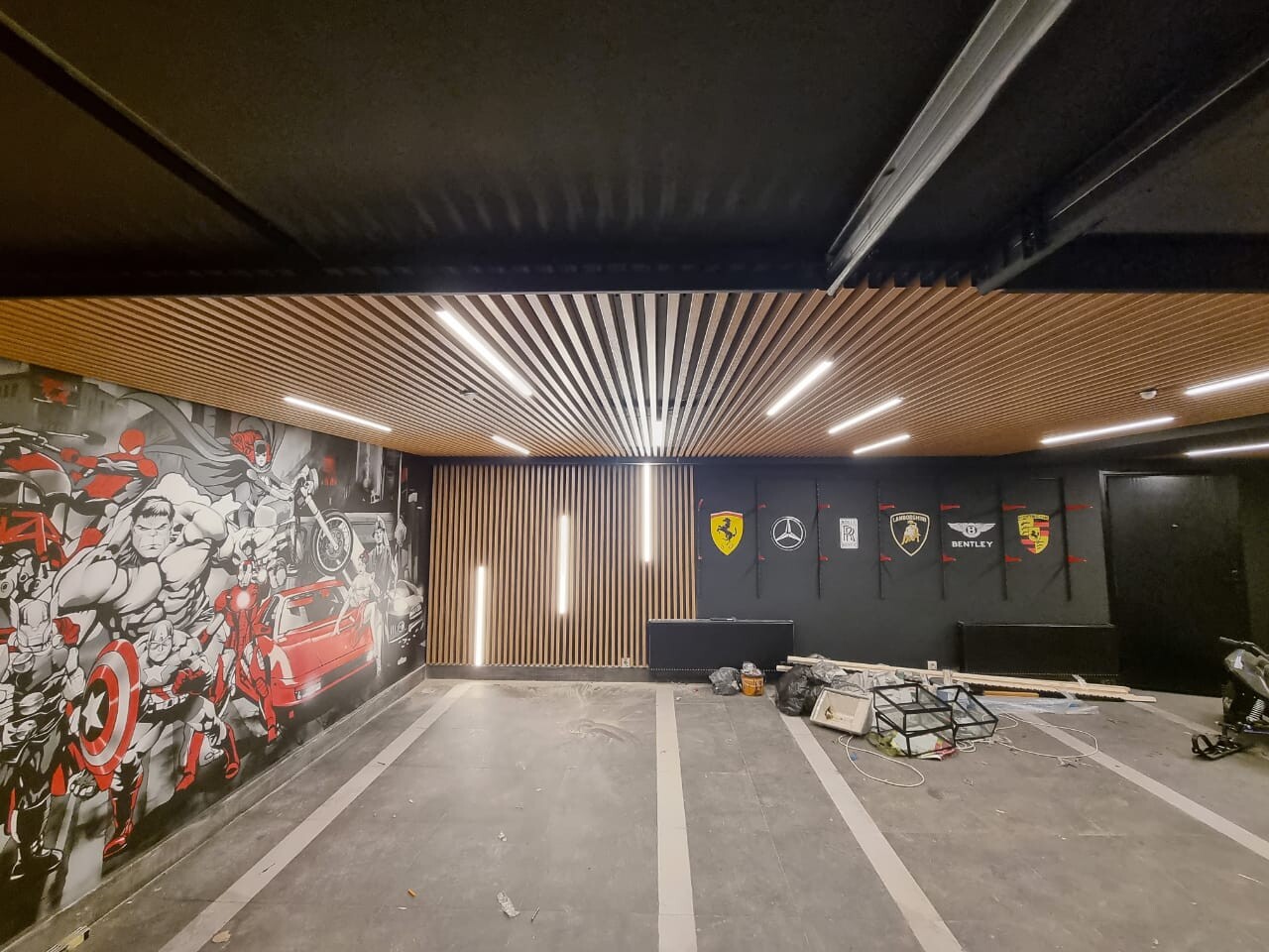 Монтаж кубообразного реечного потолка в гараже загородного дома