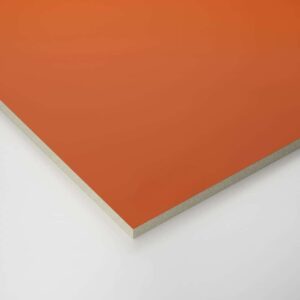 Оранжевые стеновые панели СМЛ RAL 2004 в современном интерьере